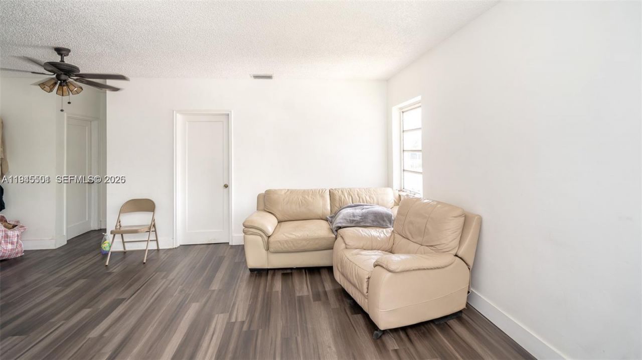 2331 NW 14th St, Miami, FL 33125 Photo