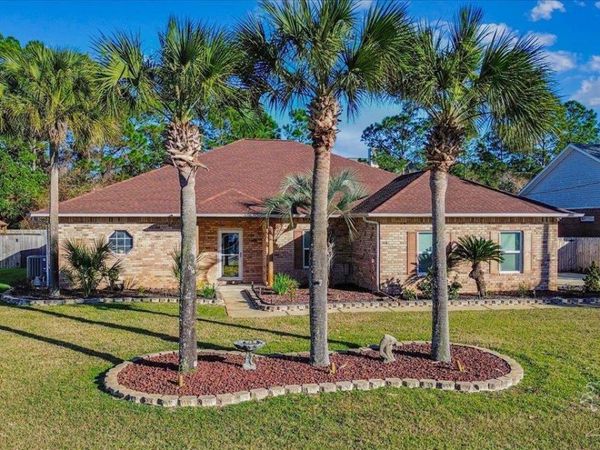 1000 Coronado Ct, Gulf Breeze, FL 32563