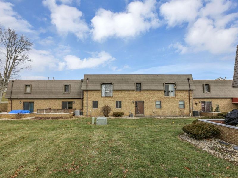 625 Country Club Drive, Unit H-8, Newark, OH 43055 Photo 1