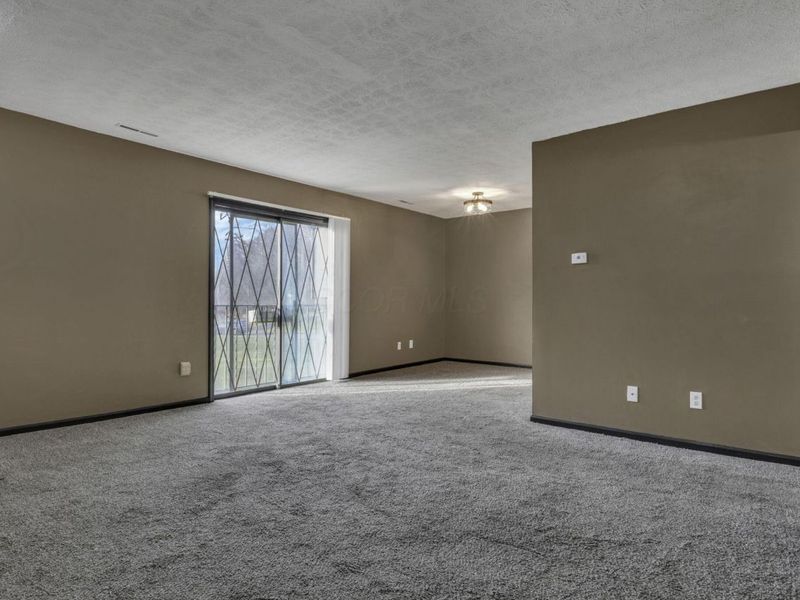 625 Country Club Drive, Unit H-8, Newark, OH 43055 Photo 3