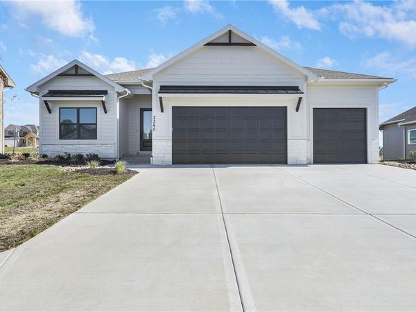 7920 SE Hoot Owl Street, Blue Springs, MO 64014