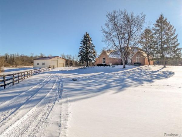 2051 E Oakwood Road, Addison Twp, MI 48370
