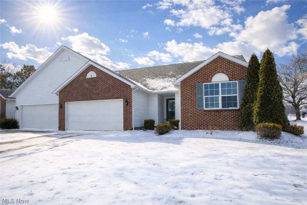 10344 Sudbury Circle Nw, North Canton, OH 44720 Main Photo