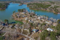 604 Newberry Drive photo 4