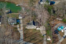 604 Newberry Drive photo 4