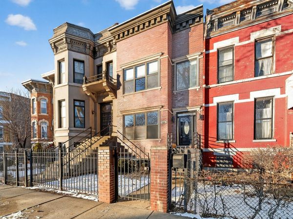 626 E Oakwood Boulevard, Chicago, IL 60653