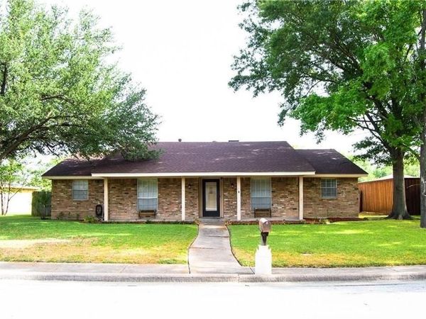 416 Lisa Lane, DeSoto, TX 75115