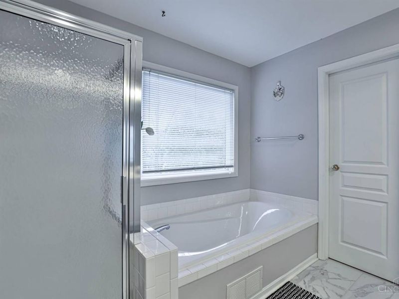 9829 Orchard Club Drive, Montgomery, OH 45242 Photo 32