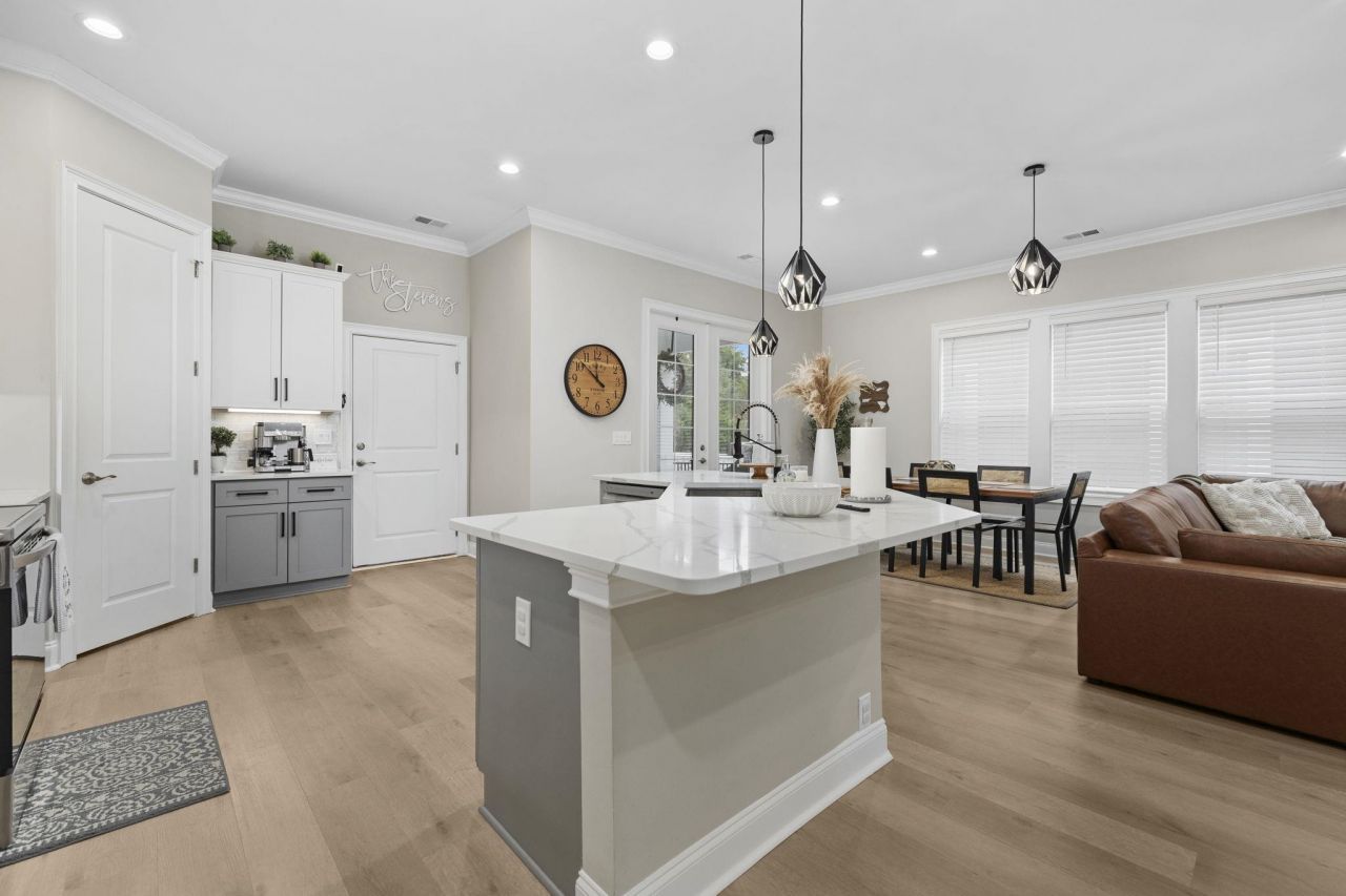 320 Saint Julian Ln. Photo 13