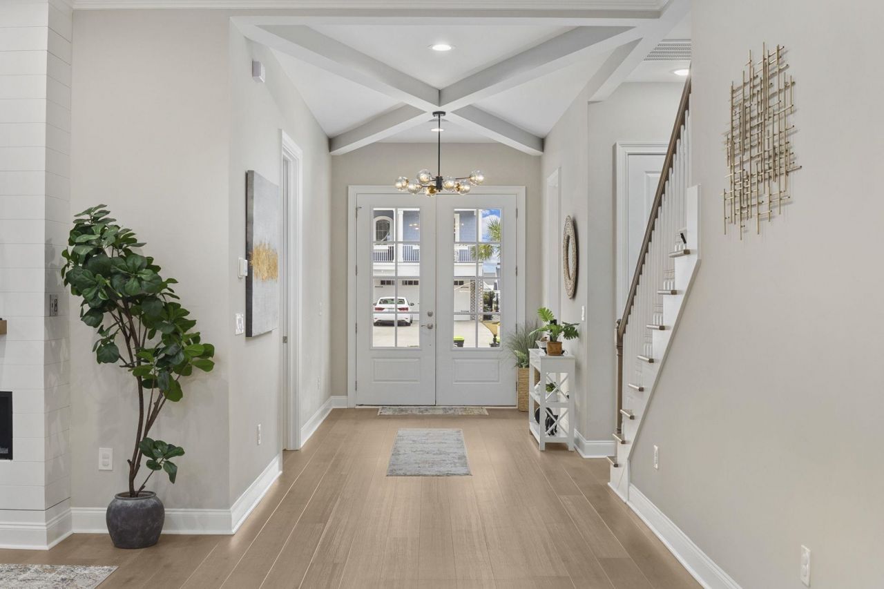 320 Saint Julian Ln. Photo 5