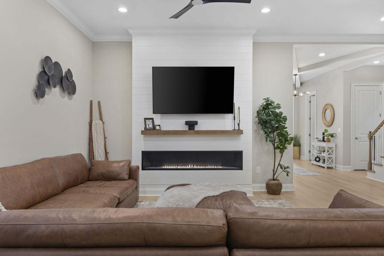 320 Saint Julian Ln. Photo 7