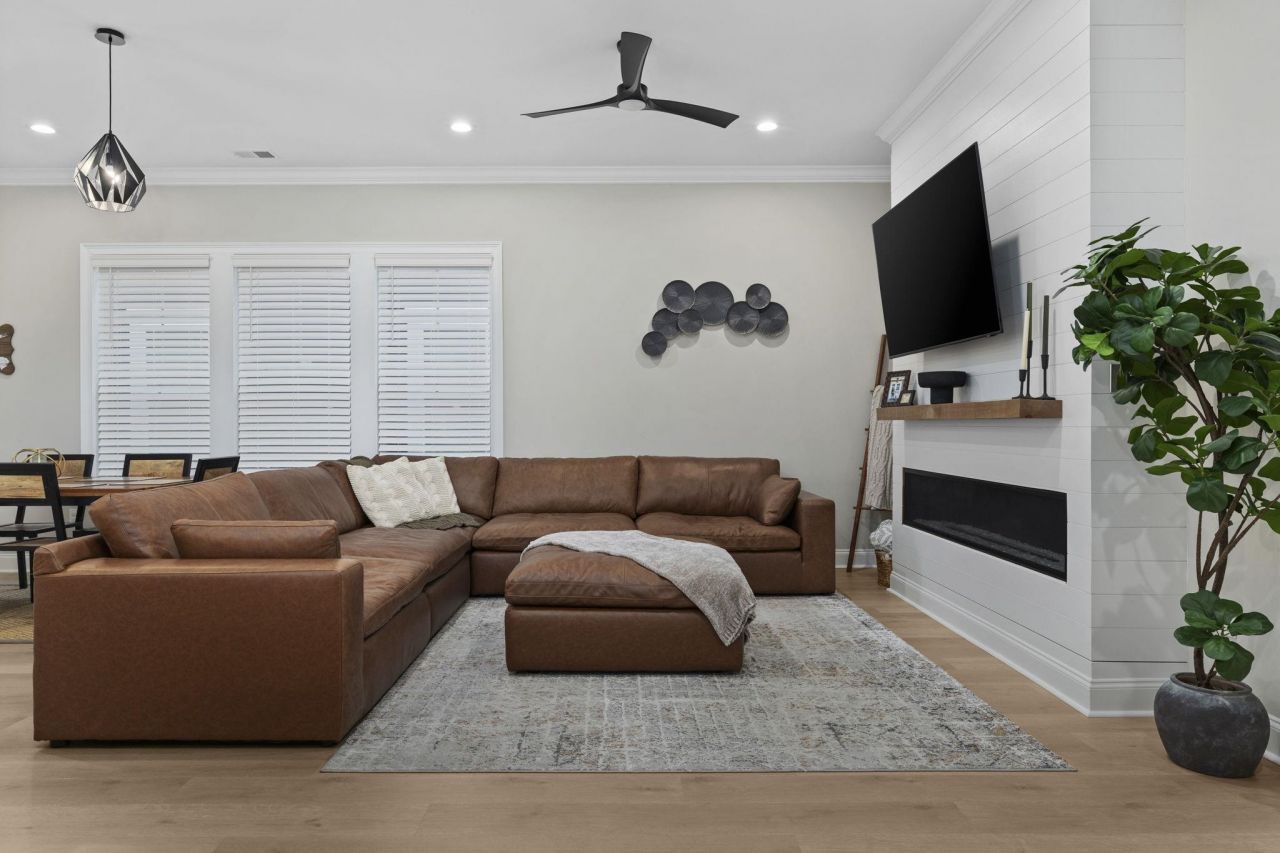 320 Saint Julian Ln. Photo 9