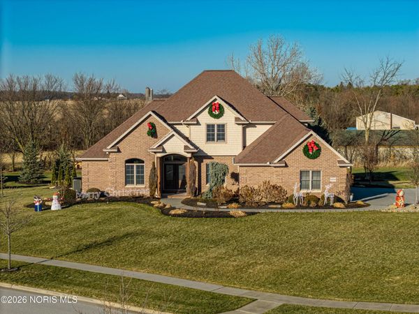 9894 Smokies Way, Findlay, OH 45840