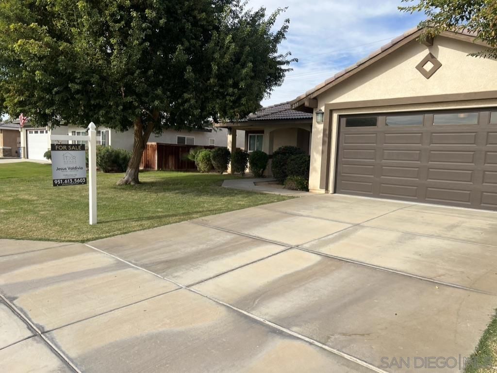 231 Bell Ct, Brawley, CA 92227 Main Photo