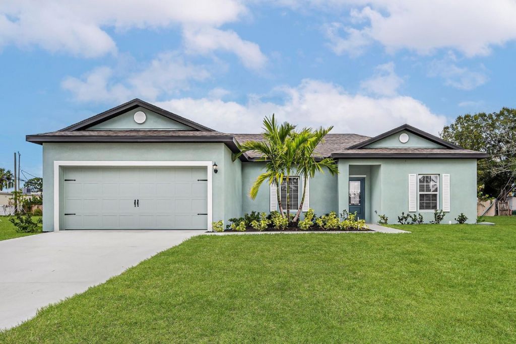 8436 104th Court, Vero Beach, FL 32967 Main Photo