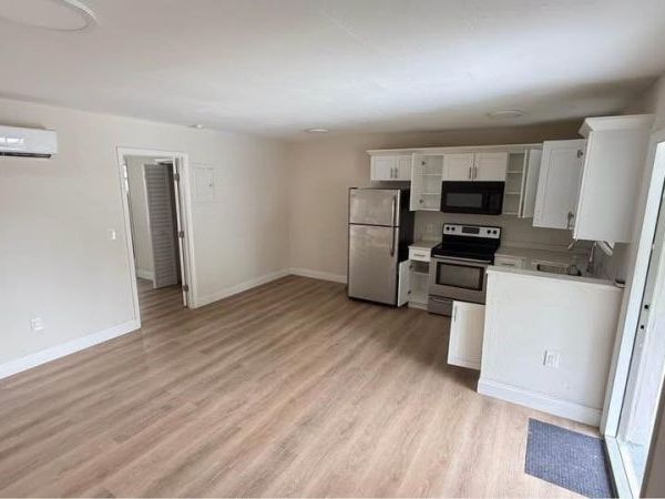 800 Moffett Street, Unit 3, Hallandale Beach, FL 33009