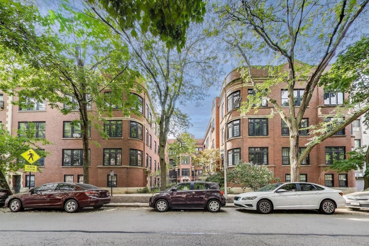 2918 N Pine Grove Avenue, Unit 3, Chicago, IL 60657 Main Photo