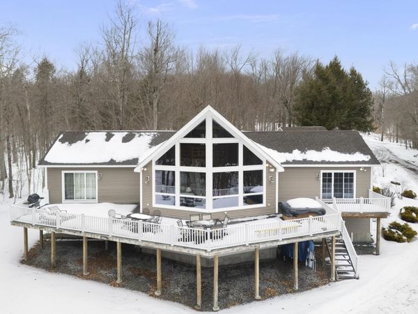 1 Tom's Cabin Road, Dover, VT 05356