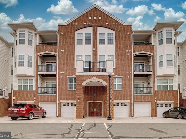 9200 CHARLESTON DRIVE, Unit 301, MANASSAS, VA 20110