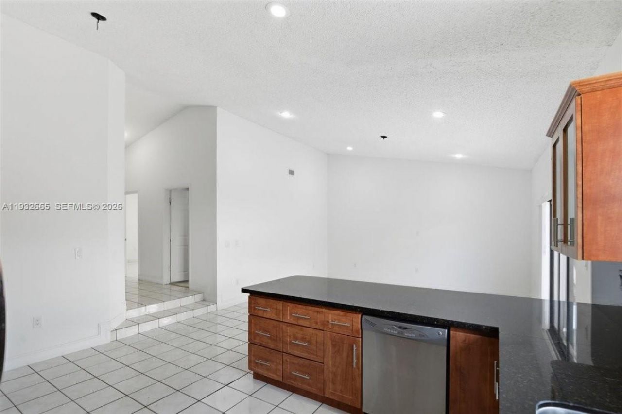 13521 SW 62nd St, Unit 119, Miami, FL 33183 Photo