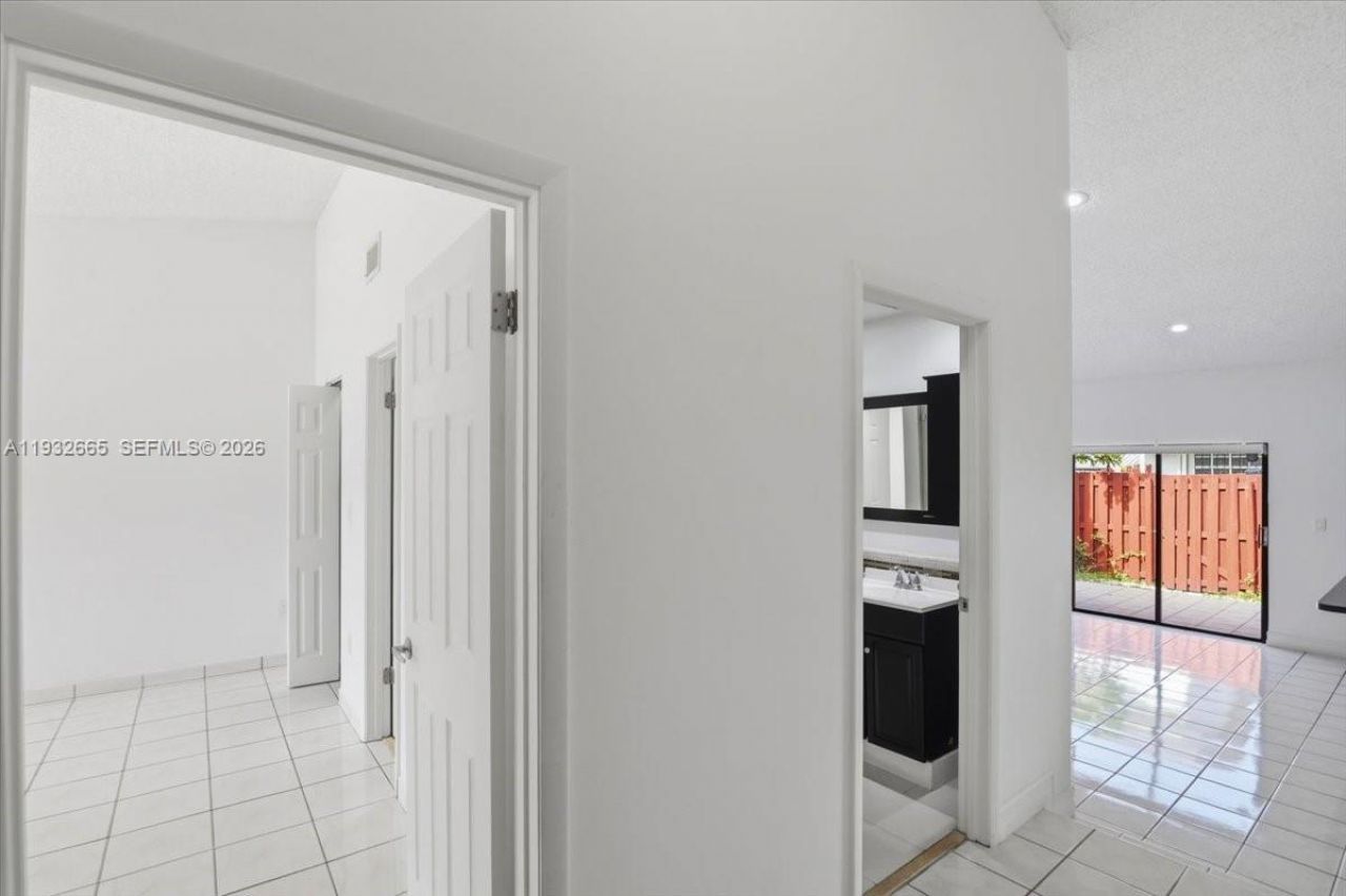 13521 SW 62nd St, Unit 119, Miami, FL 33183 Photo