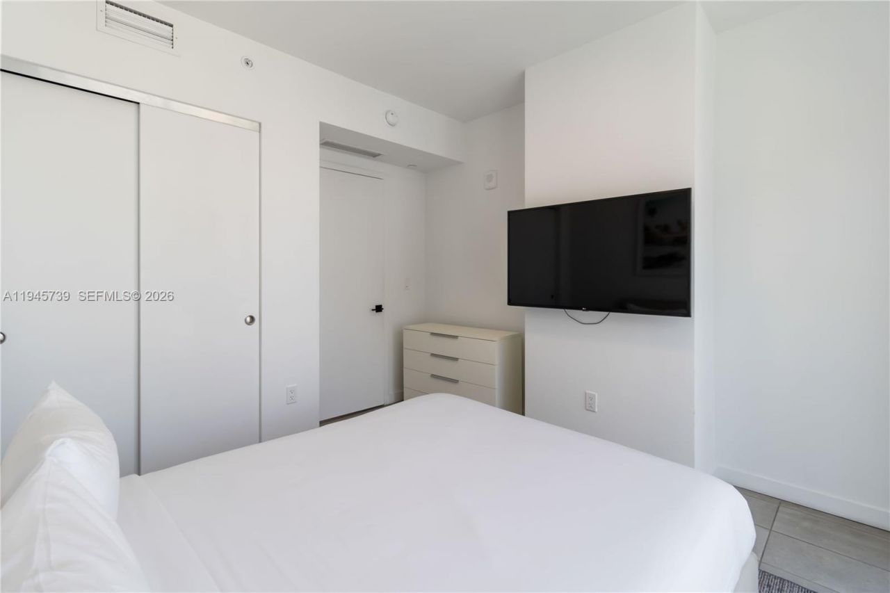 227 NE 2nd St, Unit 2506, Miami, FL 33132 Photo