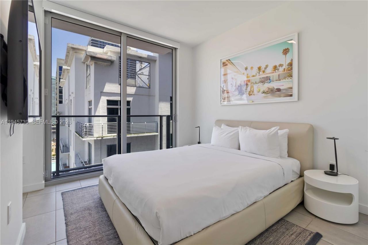 227 NE 2nd St, Unit 2506, Miami, FL 33132 Photo
