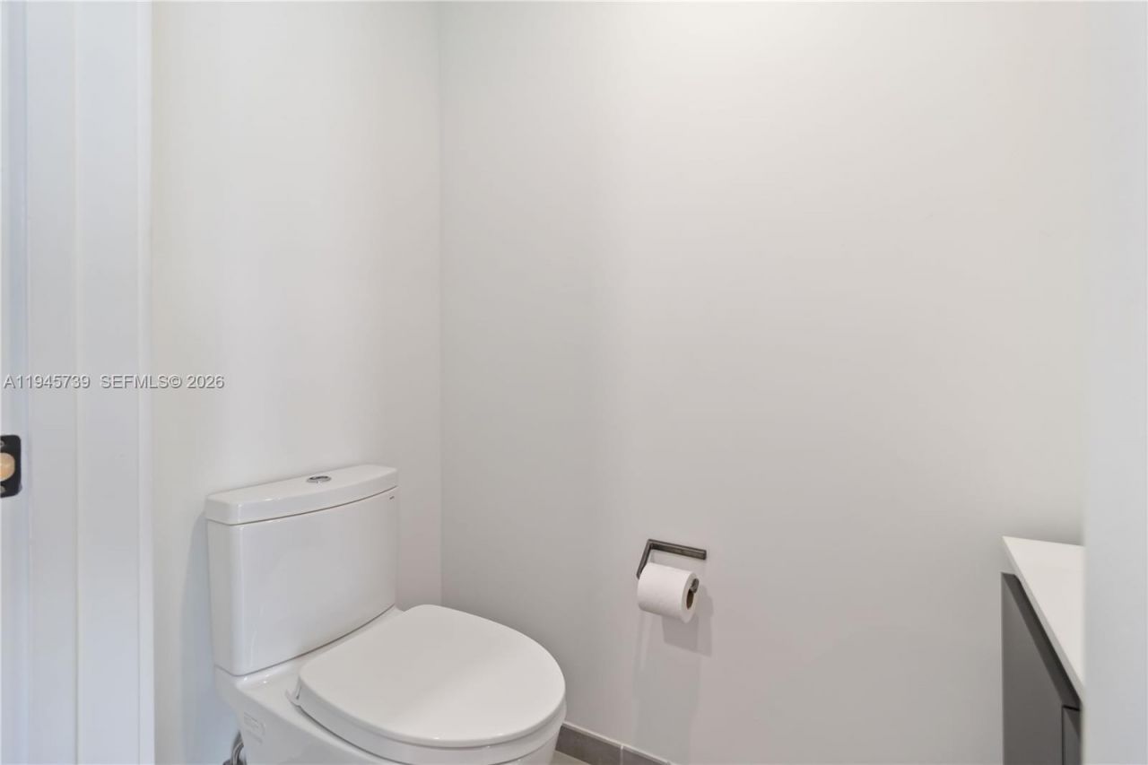 227 NE 2nd St, Unit 2506, Miami, FL 33132 Photo