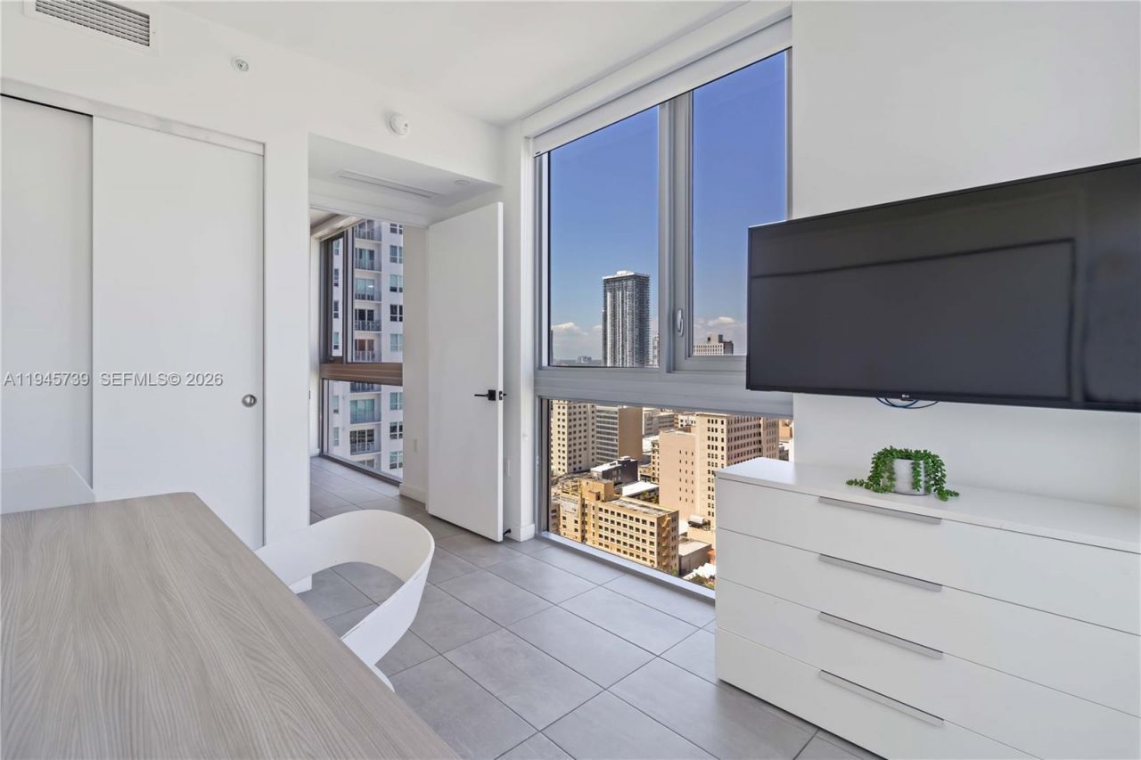 227 NE 2nd St, Unit 2506, Miami, FL 33132 Photo