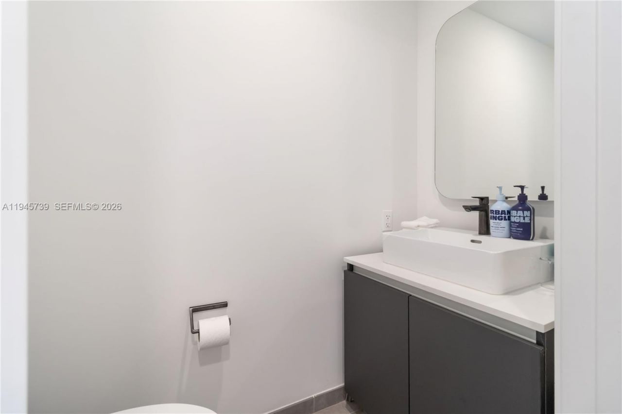 227 NE 2nd St, Unit 2506, Miami, FL 33132 Photo
