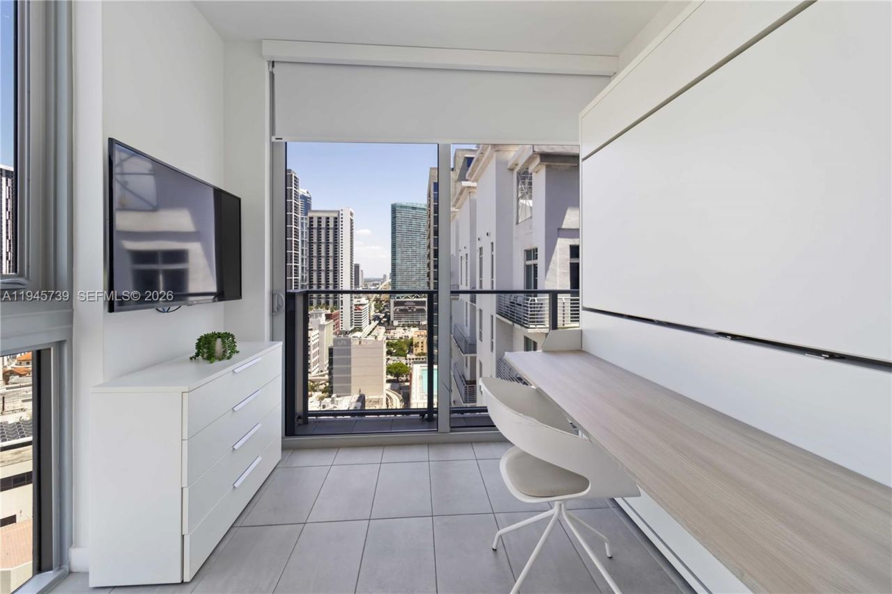 227 NE 2nd St, Unit 2506, Miami, FL 33132 Photo