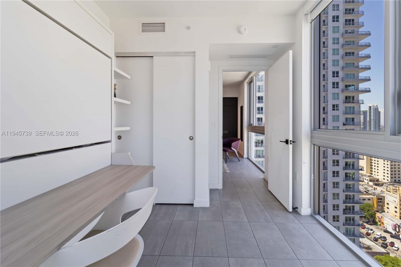 227 NE 2nd St, Unit 2506, Miami, FL 33132 Photo