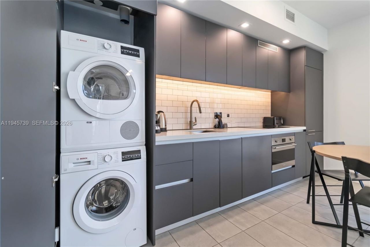 227 NE 2nd St, Unit 2506, Miami, FL 33132 Photo