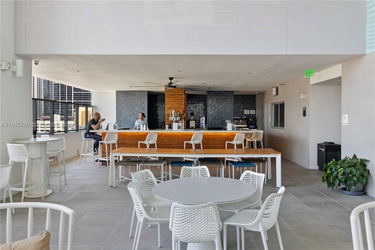 227 NE 2nd St, Unit 2506, Miami, FL 33132 Photo