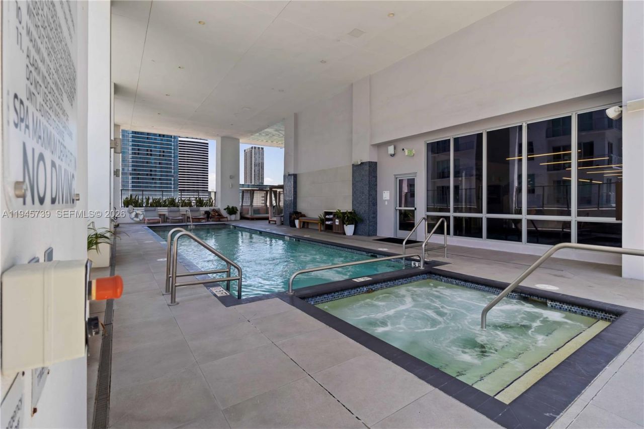 227 NE 2nd St, Unit 2506, Miami, FL 33132 Photo