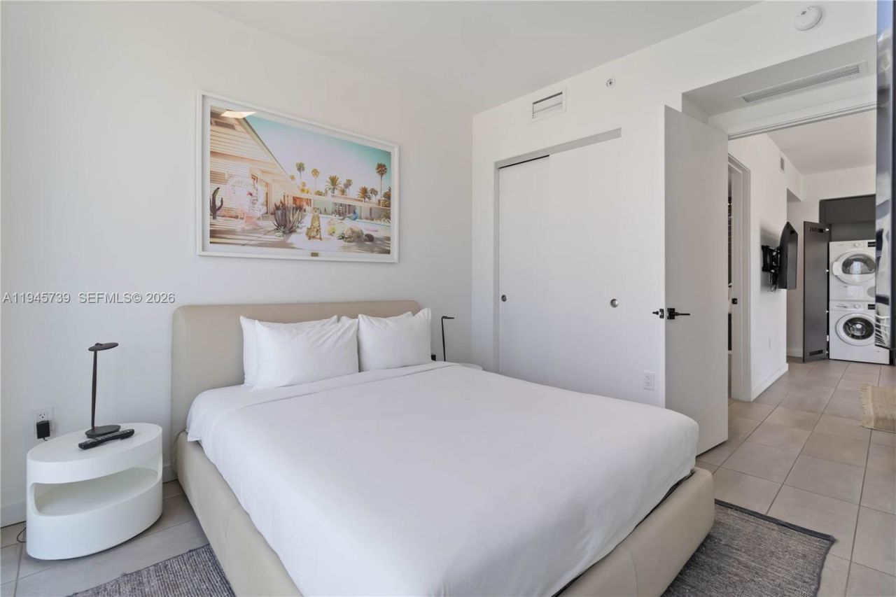 227 NE 2nd St, Unit 2506, Miami, FL 33132 Photo