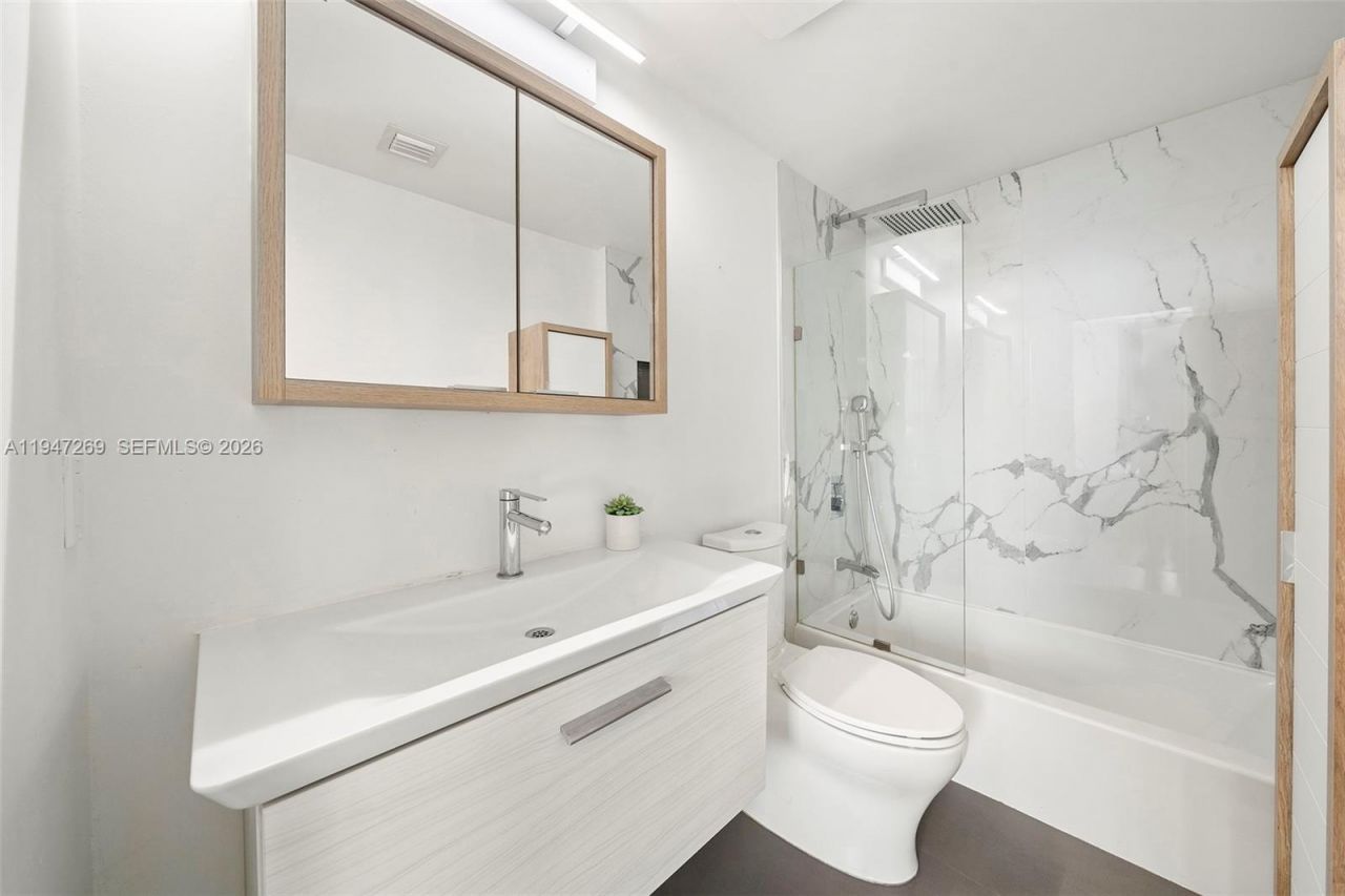 275 NE 18th St, Unit 1207, Miami, FL 33132 Photo