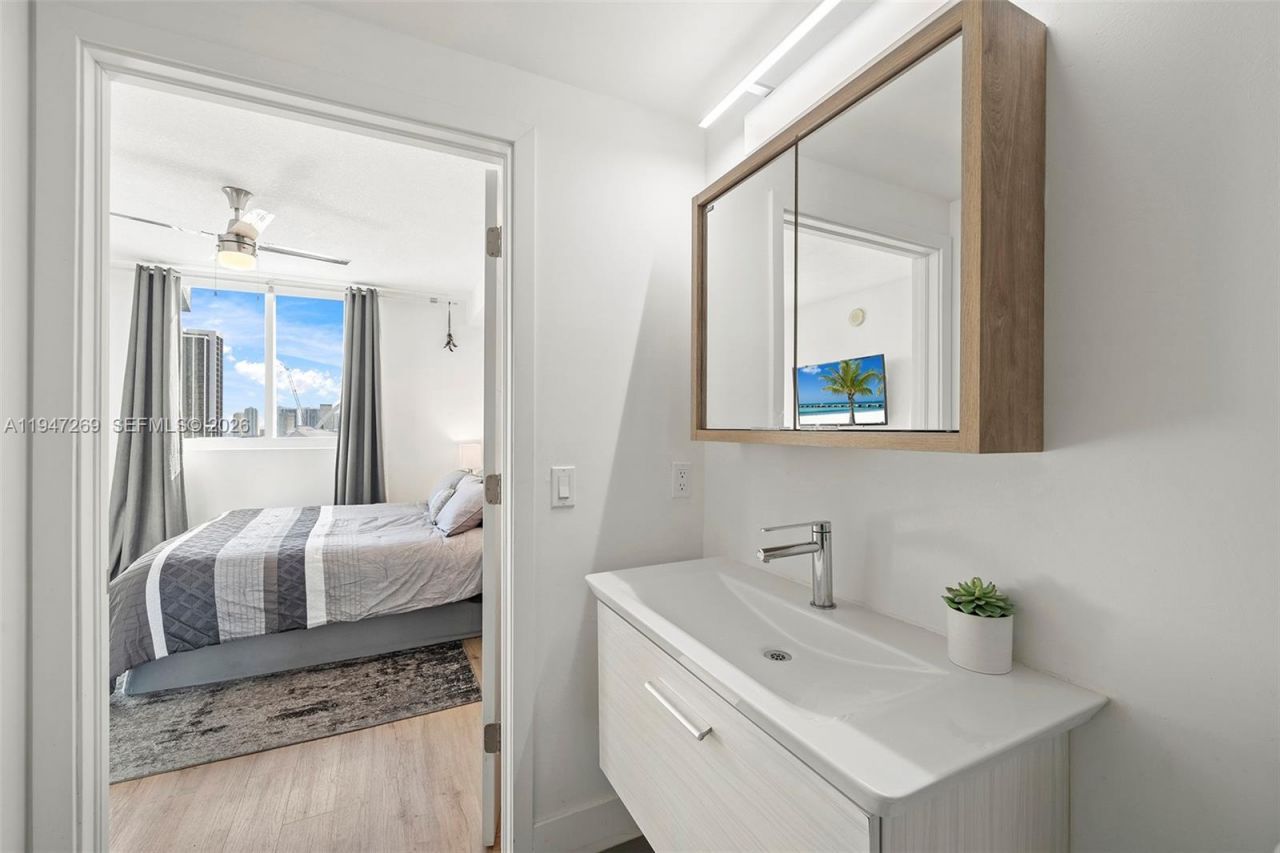 275 NE 18th St, Unit 1207, Miami, FL 33132 Photo