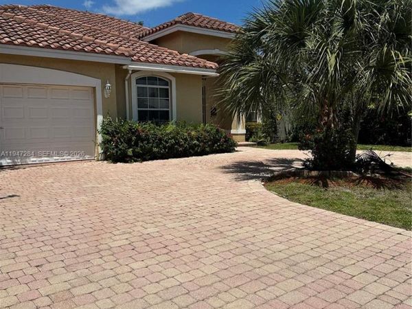 2501 NE 22nd St, Pompano Beach, FL 33062