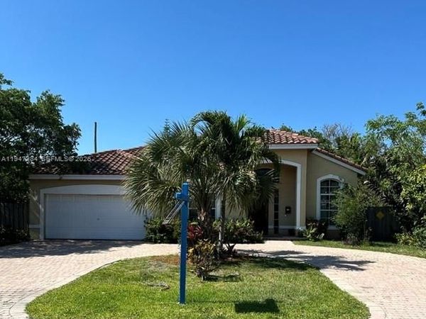 2501 NE 22nd St, Pompano Beach, FL 33062