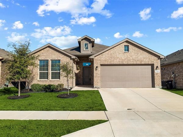 208 Irish Moss Drive, Fort Worth, TX 76052