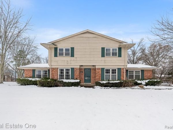 28777 W 11 Mile Road, Farmington, MI 48336