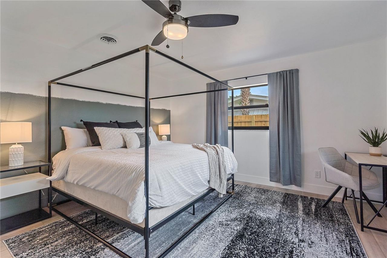 2402 Wisteria Street, Sarasota, FL 34239 Photo