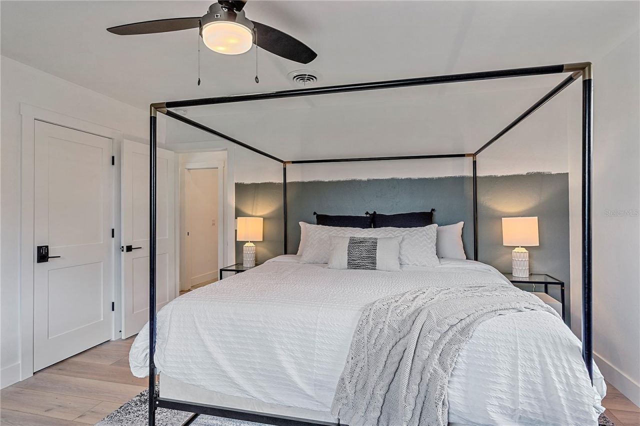 2402 Wisteria Street, Sarasota, FL 34239 Photo