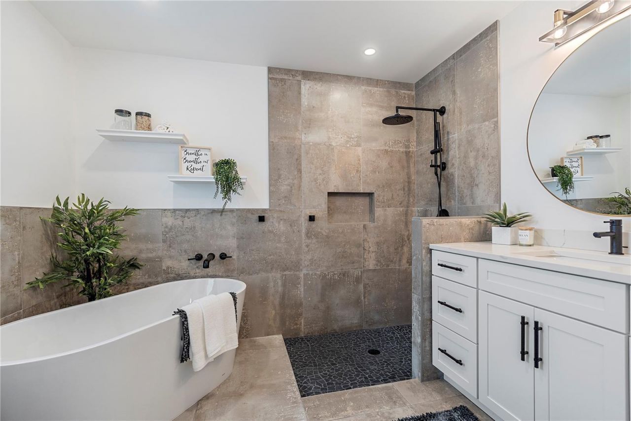 2402 Wisteria Street, Sarasota, FL 34239 Photo