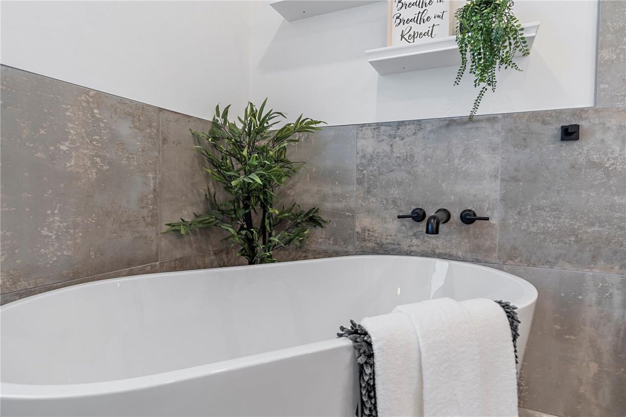 2402 Wisteria Street, Sarasota, FL 34239 Photo