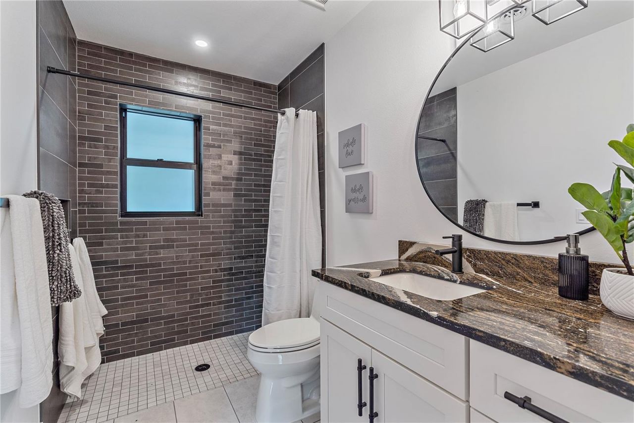 2402 Wisteria Street, Sarasota, FL 34239 Photo