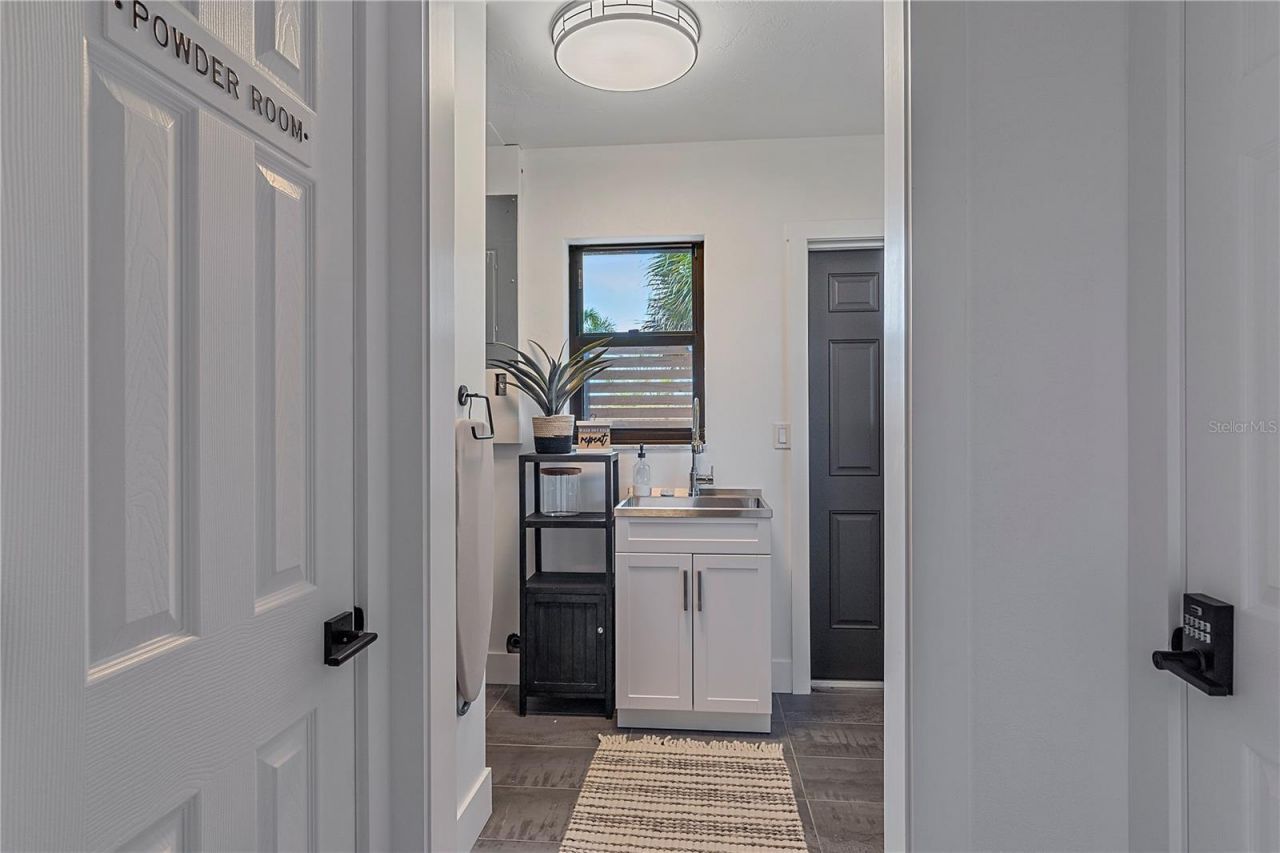 2402 Wisteria Street, Sarasota, FL 34239 Photo