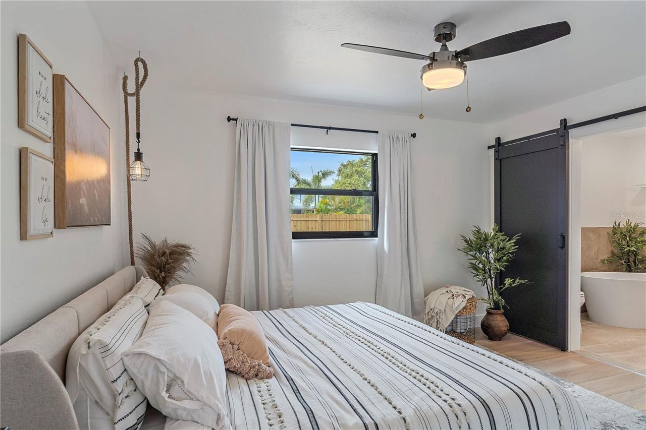 2402 Wisteria Street, Sarasota, FL 34239 Photo