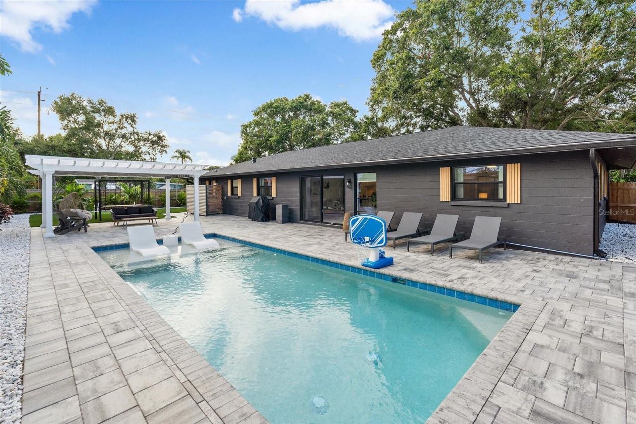 2402 Wisteria Street, Sarasota, FL 34239 Photo